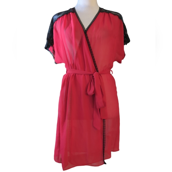 Zanzibar' WRAP IN RED Fine floral lace insets atop the shoulders size small - Picture 1 of 5